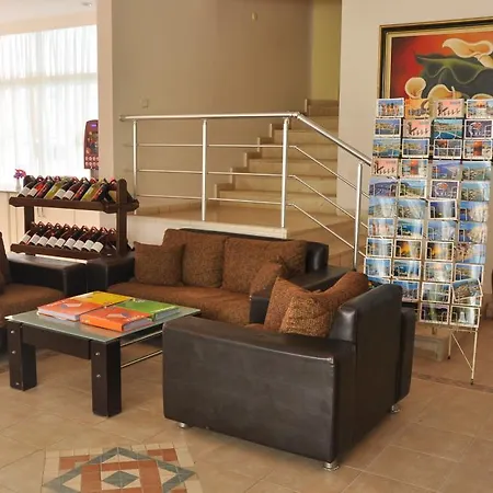 Albatros Aparthotel *